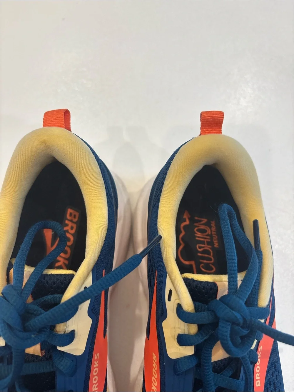 Brooks Trace 3 Women’s Sneakers in Teal with Orange Accents size 8